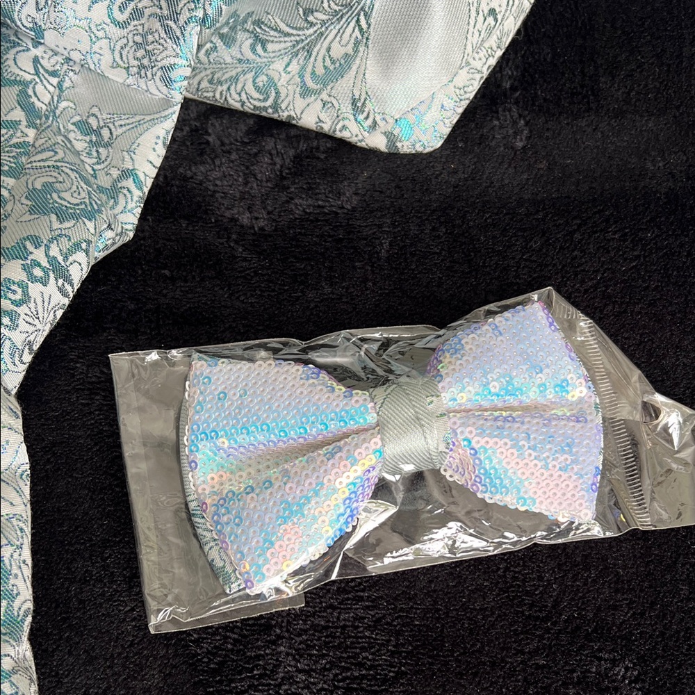 NWOT. Light Blue Brocade Shawl Collar Blazer and Trouser Set with bow tie.Men - Picture 9 of 16